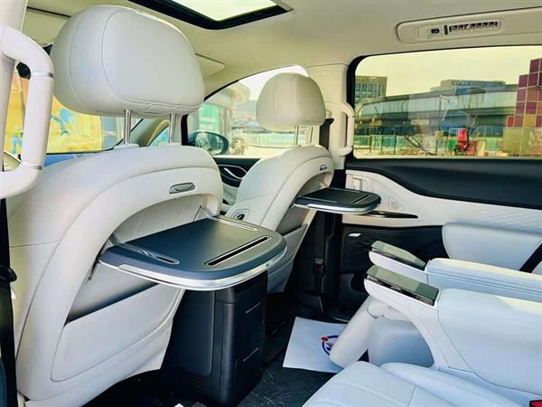 岚图梦想家 2025款 PHEV 四驱卓越鲲鹏版