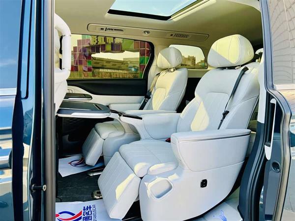 岚图梦想家 2025款 PHEV 四驱卓越鲲鹏版