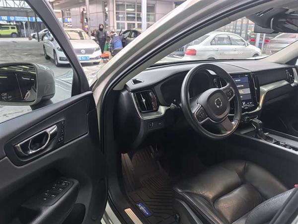 沃尔沃XC60 2019款 T5 四驱智逸版 国VI