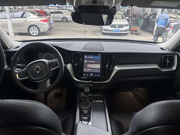 沃尔沃XC60 2019款 T5 四驱智逸版 国VI
