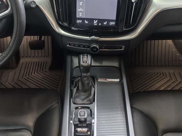 沃尔沃XC60 2019款 T5 四驱智逸版 国VI