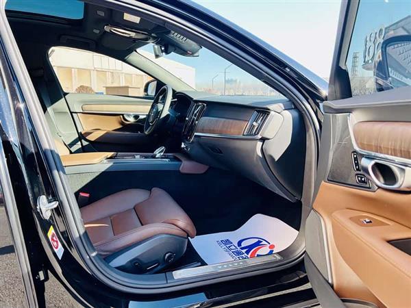 沃尔沃S90 2023款 B5 智远豪华版