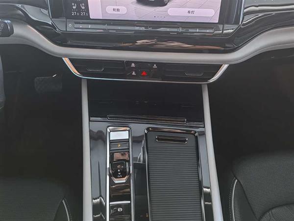 途昂 2022款 380TSI 四驱尊崇旗舰版