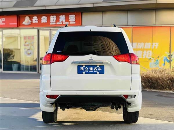 帕杰罗·劲畅 2013款 3.0L 自动两驱豪华版