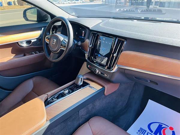 沃尔沃S90 2023款 B5 智逸豪华版