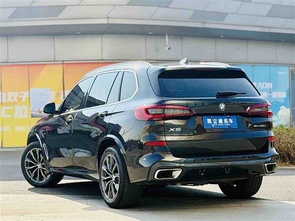 宝马X5 2022款 改款 xDrive 30Li 尊享型M运动套装