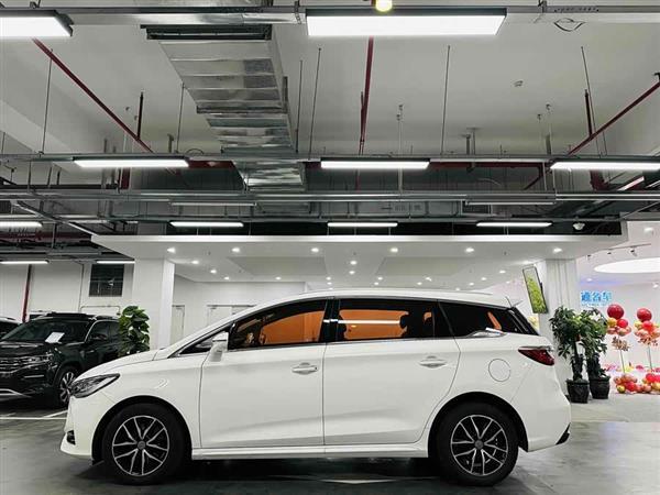 宋MAX 2018款 1.5T 自动智联精英型 6座