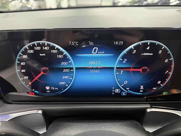 奔驰GLB 2022款 GLB 220 动感型