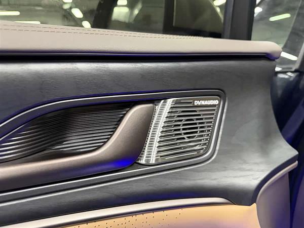 腾势D9 2022款 DM-i 1040 尊贵型