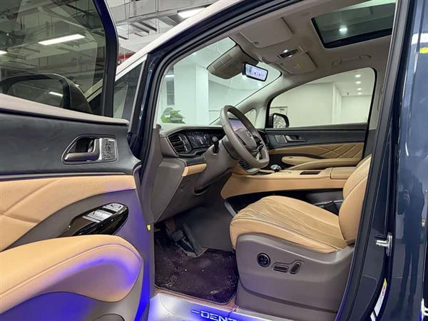 腾势D9 2022款 DM-i 1040 尊贵型