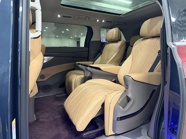 腾势D9 2022款 DM-i 1040 尊贵型