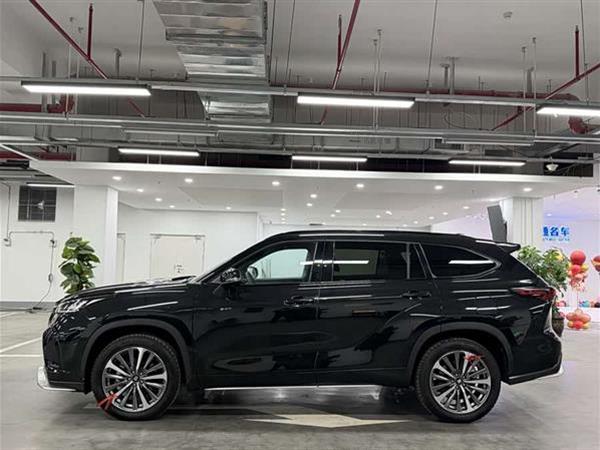 皇冠陆放 2024款 2.5L HEV四驱尊贵版