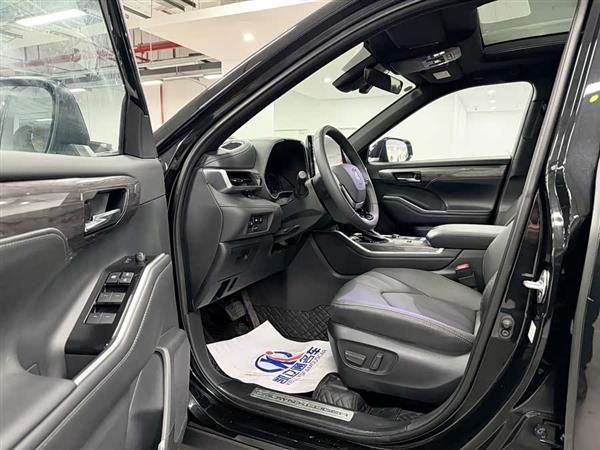 皇冠陆放 2024款 2.5L HEV四驱尊贵版