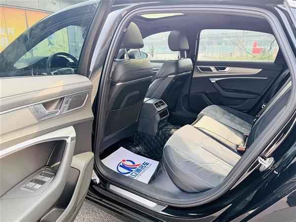 奥迪A6L 2023款 改款 45 TFSI 臻选动感型