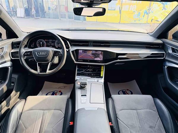 奥迪A6L 2023款 改款 45 TFSI 臻选动感型