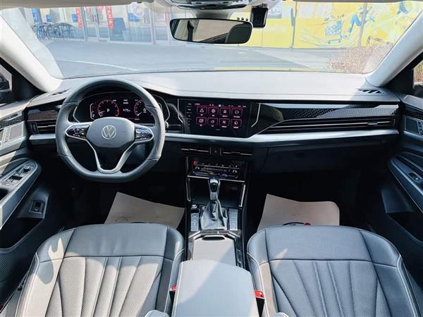 帕萨特 2024款 380TSI 豪华版