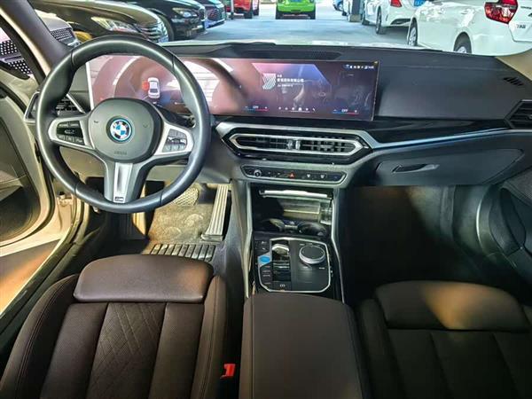 宝马i3 2024款 eDrive 35 L