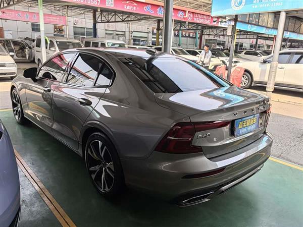 沃尔沃S60 2020款 T4 智远运动版