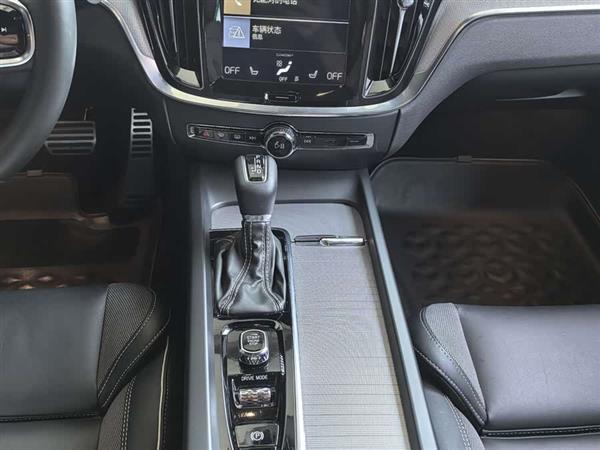 沃尔沃S60 2020款 T4 智远运动版