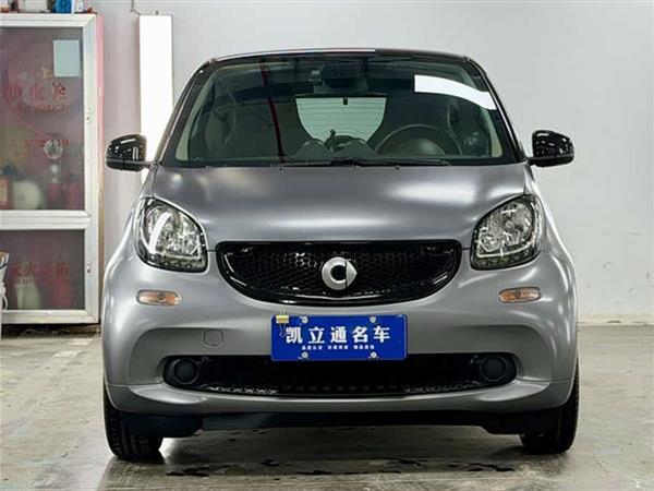 smart fortwo 2018款 0.9T 66千瓦硬顶先锋版 国V