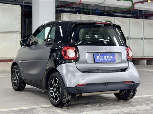 smart fortwo 2018款 0.9T 66千瓦硬顶先锋版 国V