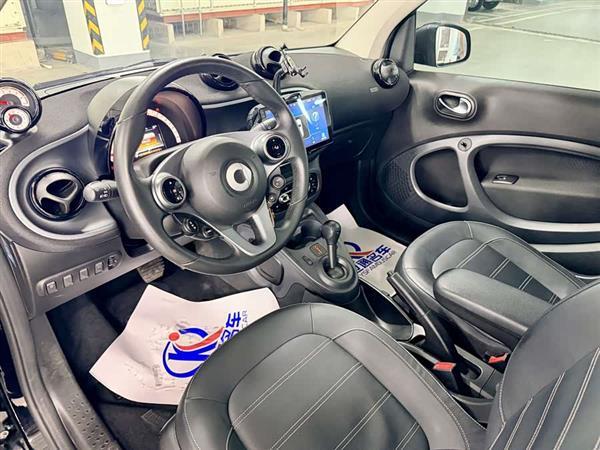 smart fortwo 2018款 0.9T 66千瓦硬顶先锋版 国V