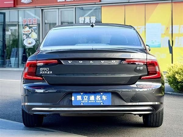 沃尔沃S90 2022款 B5 智逸豪华版