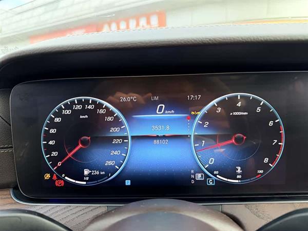 奔驰E级 2023款 E 300 L 豪华型