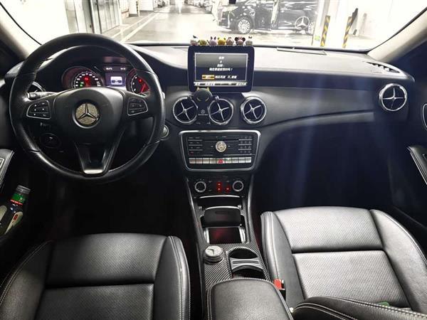 奔驰GLA 2018款 GLA 220 4MATIC 运动型