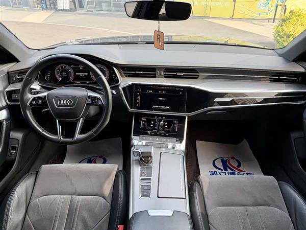 奥迪A6L 2020款 45 TFSI 臻选动感型