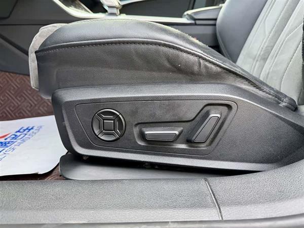 奥迪A6L 2020款 45 TFSI 臻选动感型