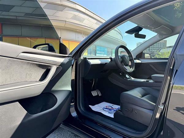 Model Y 2023款 高性能全轮驱动版