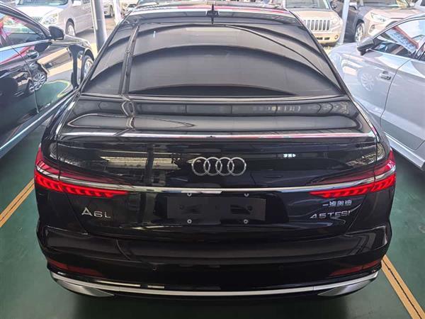 奥迪A6L 2022款 45 TFSI 臻选动感型
