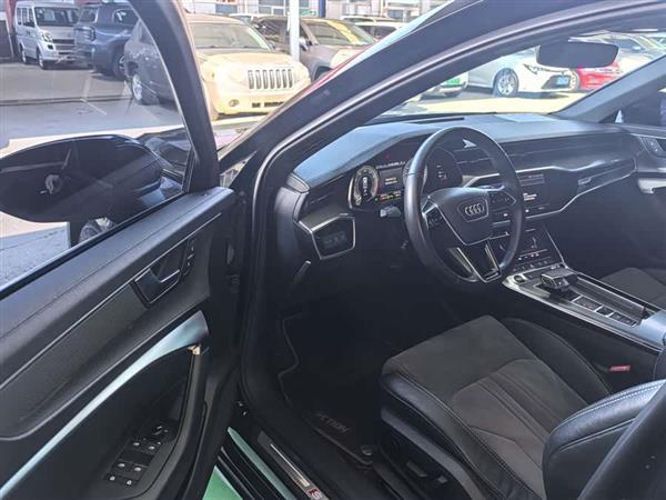 奥迪A6L 2022款 45 TFSI 臻选动感型