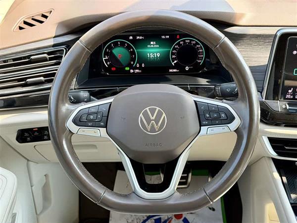 威然 2022款 380TSI 尊贵版