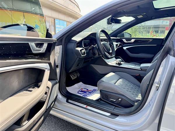 奥迪A7L 2024款 45 TFSI quattro RS 套件竞速版