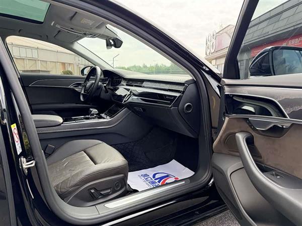 奥迪A8 2018款 A8L 55 TFSI quattro投放版精英型