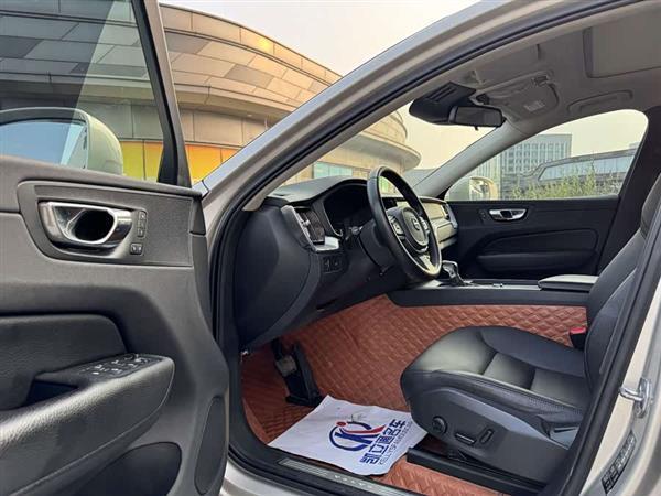 沃尔沃XC60 2019款 T5 四驱智逸版 国V